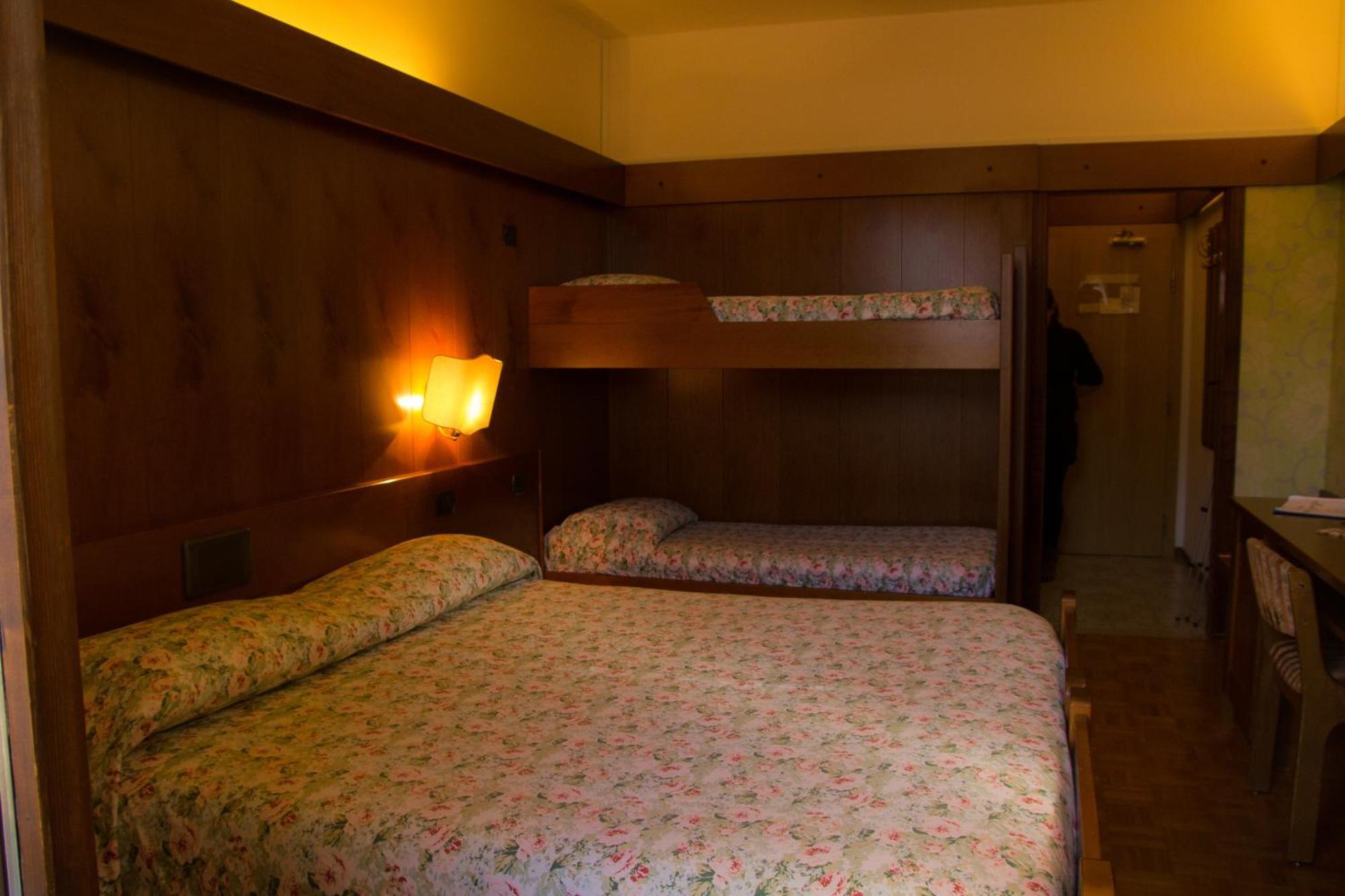 Hotel Carlone Брегуццо Номер фото